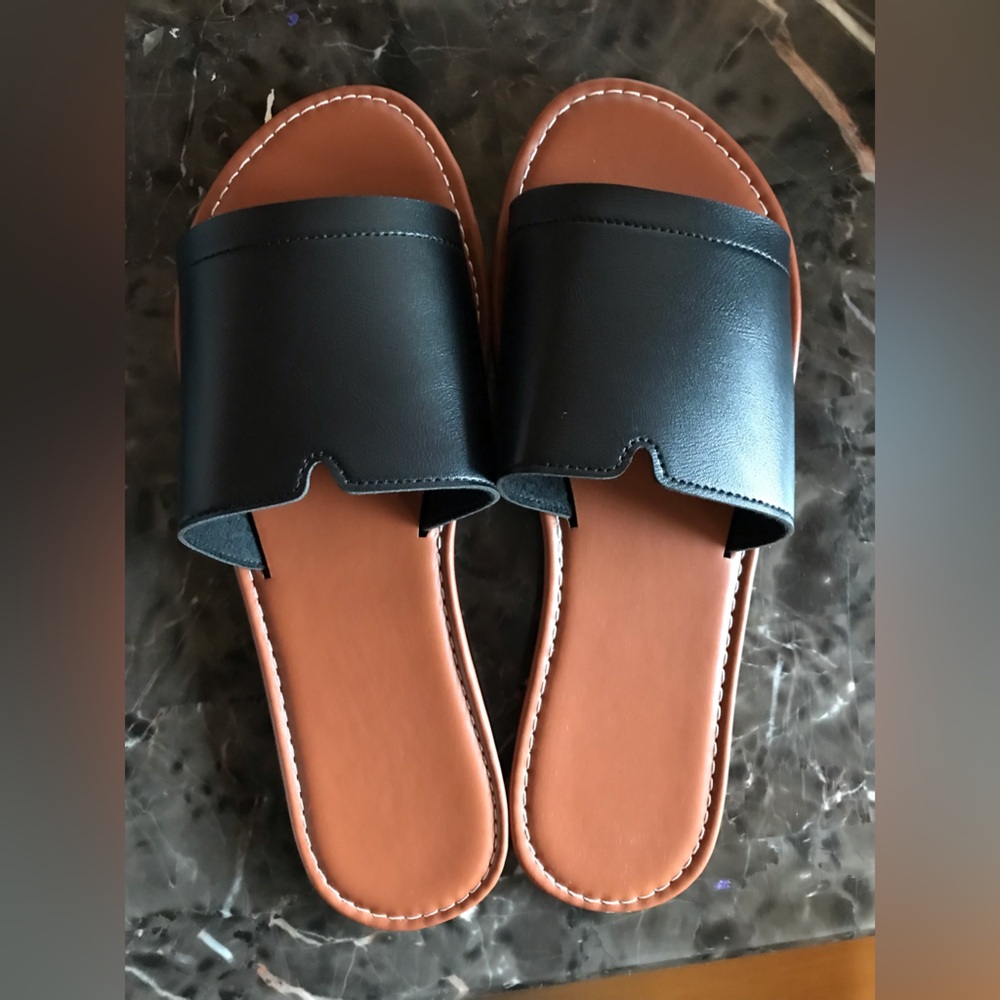 Women NWOT open toe flat sandals - Picture 2 of 4